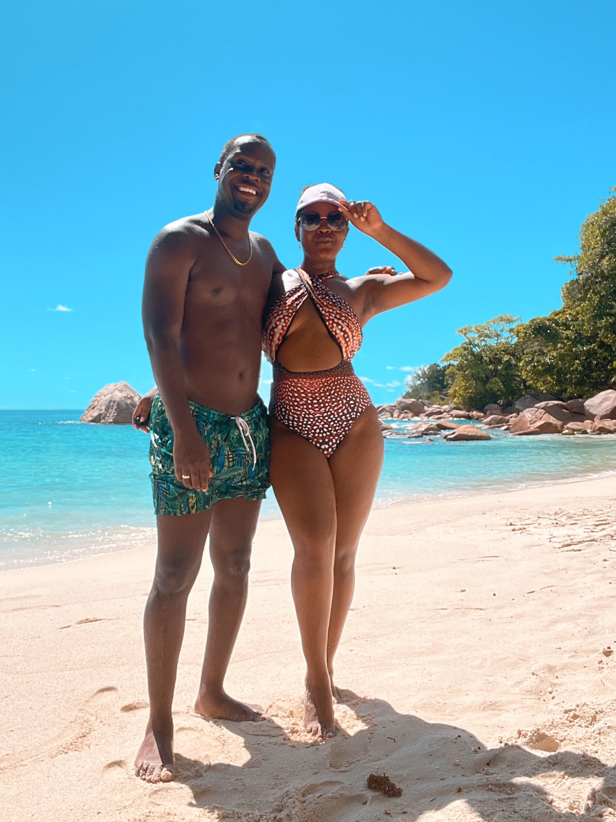 Souvenir de lune de miel sur une plage des Seychelles