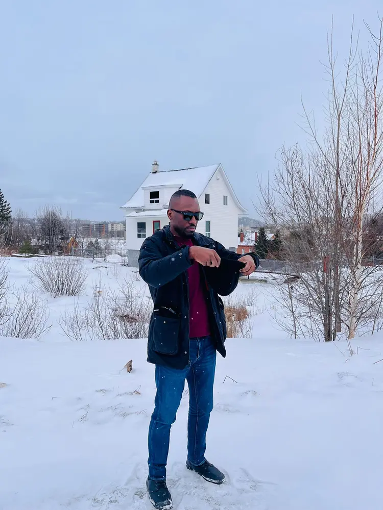 Membre de KadyJet pendant une visite hivernale au Canada